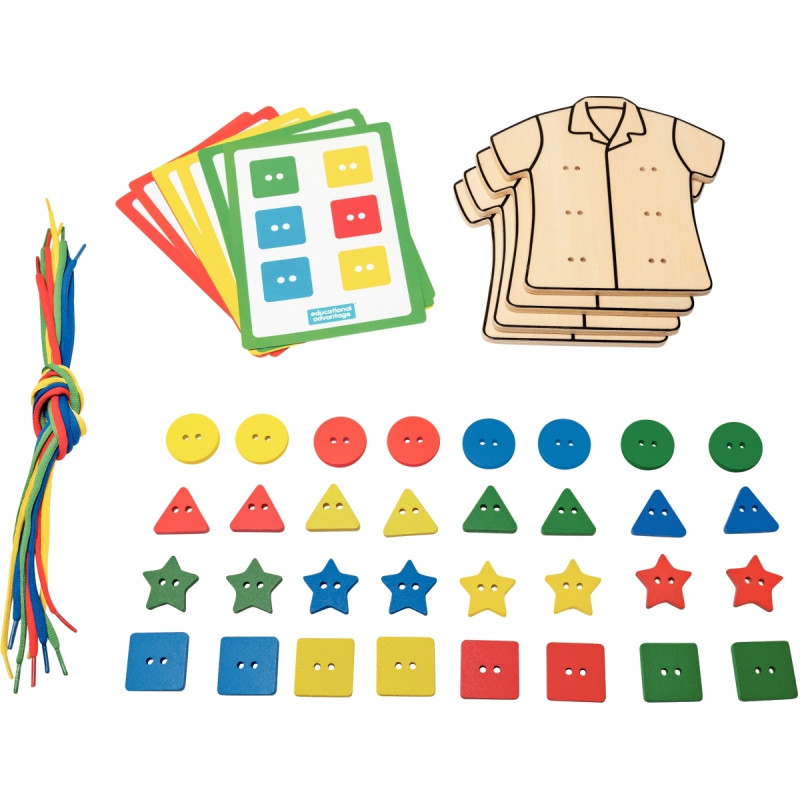 Carton de 4 vêtements en bois à lacer