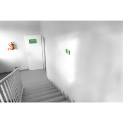 Panneau PVC adhésif antidérapant évacuation gauche 20x20 cm