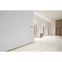 Panneau PVC adhésif antidérapant évacuation gauche 20x20 cm