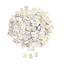 Perles cubes en plastique avec trou alphabet blanc/or