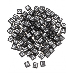 Perles cubes en plastique avec trou alphabet noir/blanc