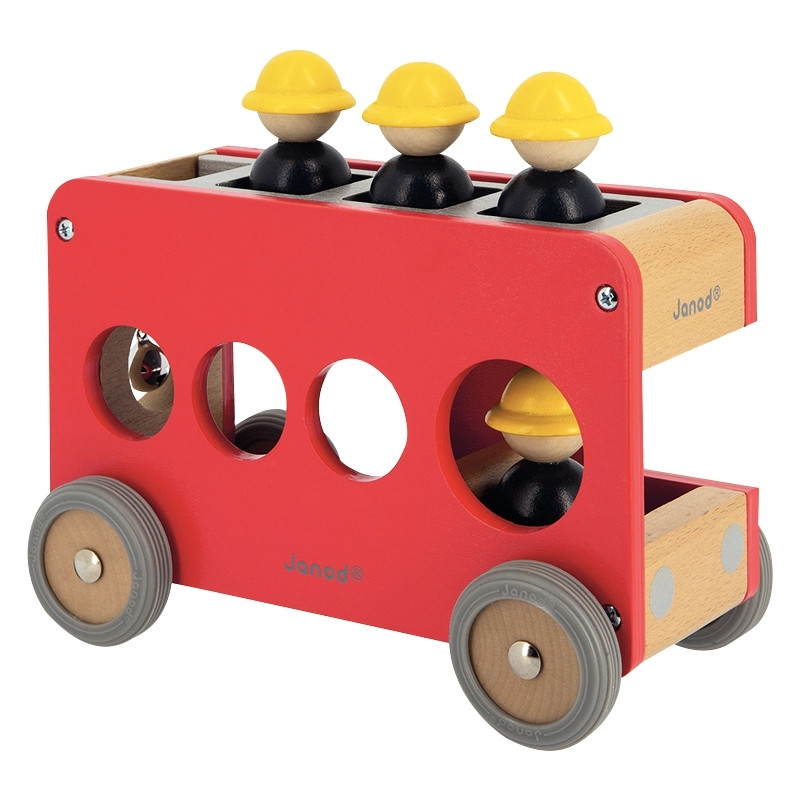 Camion de pompiers en bois avec 4 pompiers
